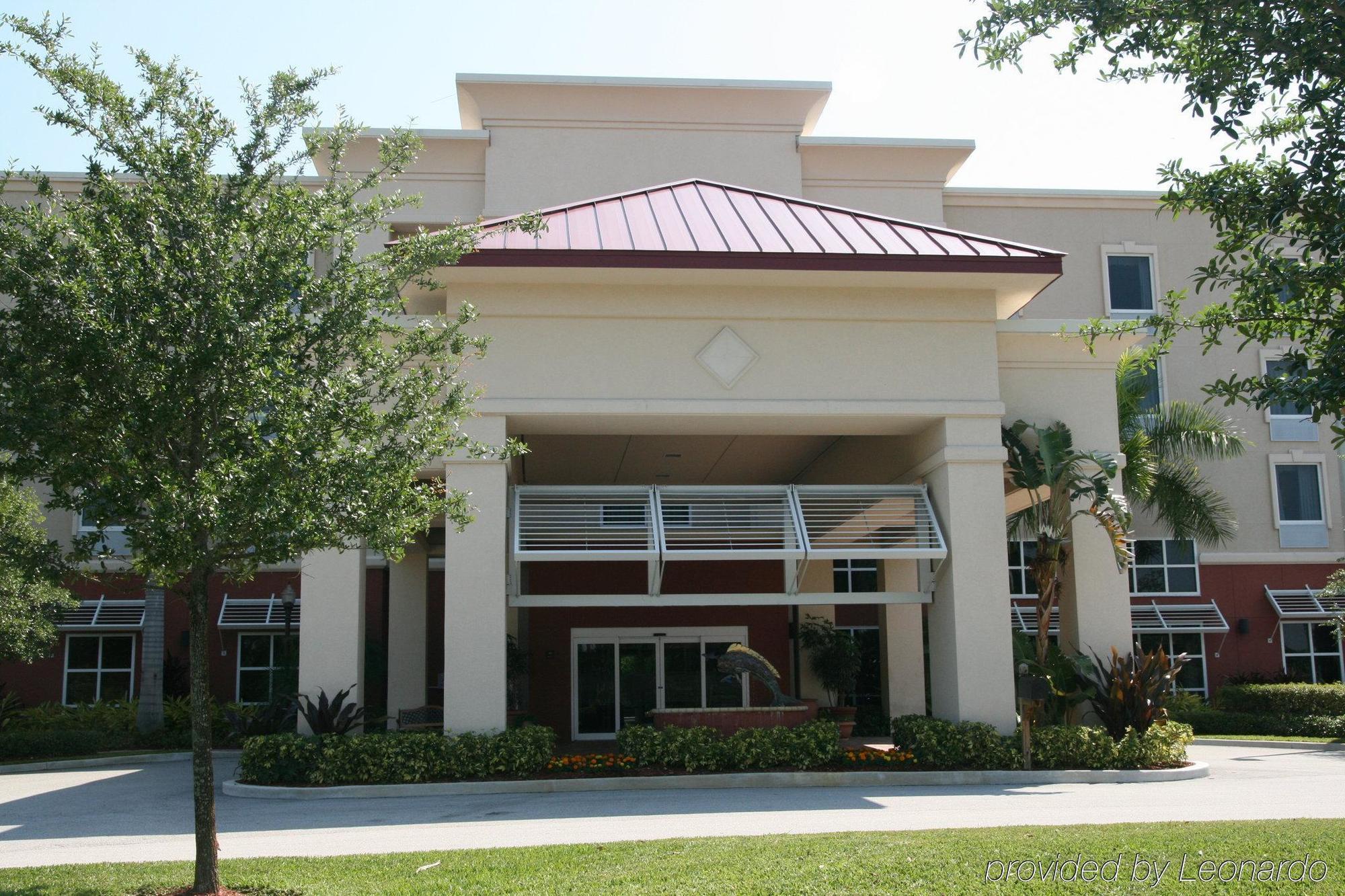 Hampton Inn & Suites Stuart-North Экстерьер фото